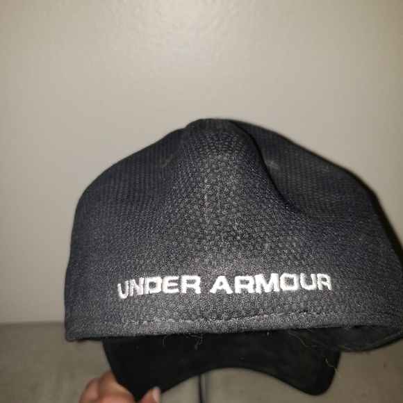 UNDER ARMOUR hat - Picture 2 of 4